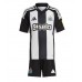 Camisa de Futebol Newcastle United Tino Livramento #21 Equipamento Principal Infantil 2024-25 Manga Curta (+ Calças curtas)